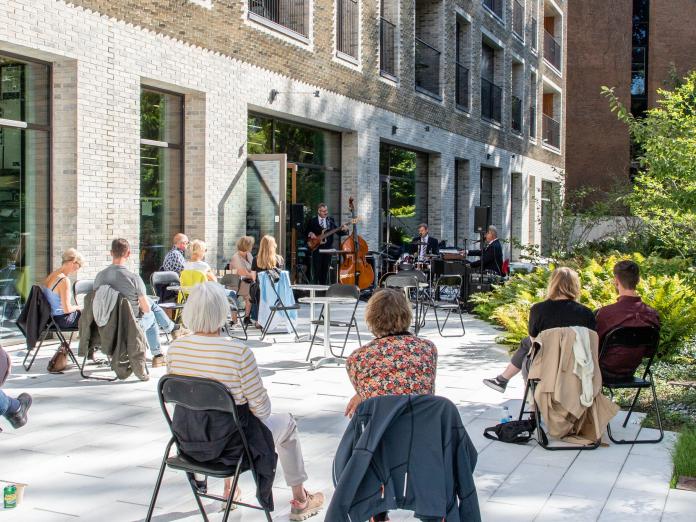 GARDEN PARTY MED TRIOEN SAVOY hos Borg Sound